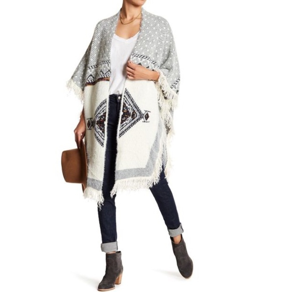 Roffe Accessories Cozy Knit Kimono Cape Gray & Cream - One Size - Western Style